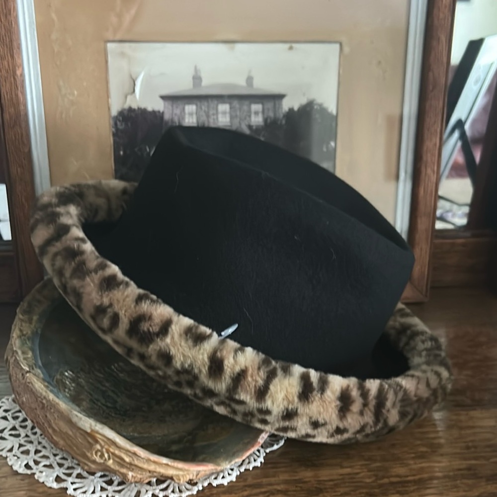Bollman Hat CO EUC vintage Elegant Black Hat with Leopard Print Trim